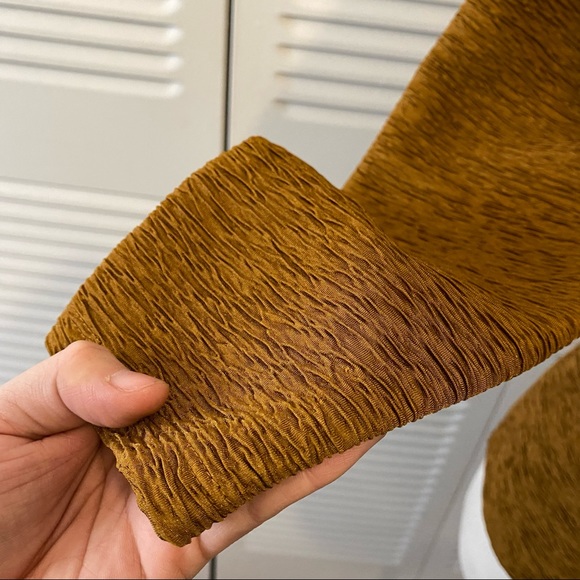 Ann Taylor|S|Deep Mustard Crinkle V Neck Long Sleeve Side Zipper Top - Picture 8 of 8